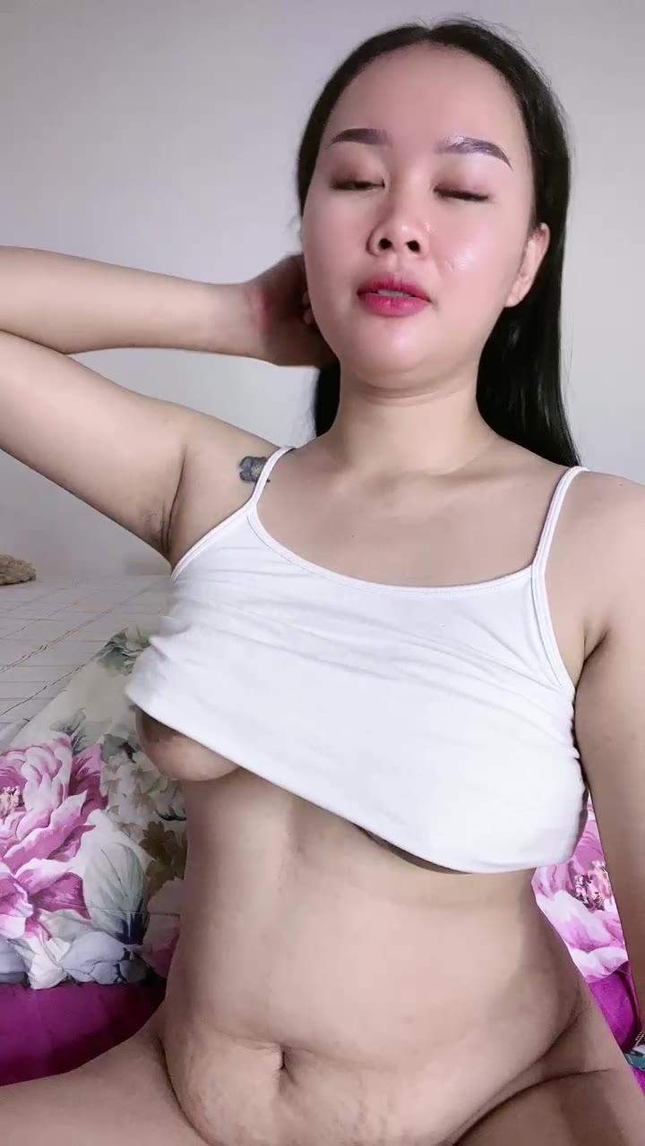 Bunda Omek Samping Ponakan Pentilnya Keluar